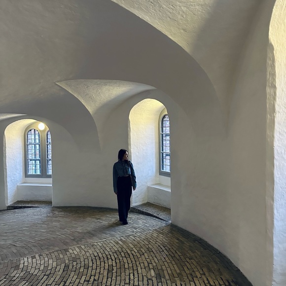 Meet your Posher, Danielle - Picture 1 of 1